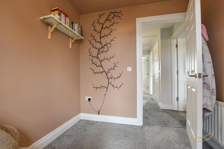 4 Oakwood Avenue