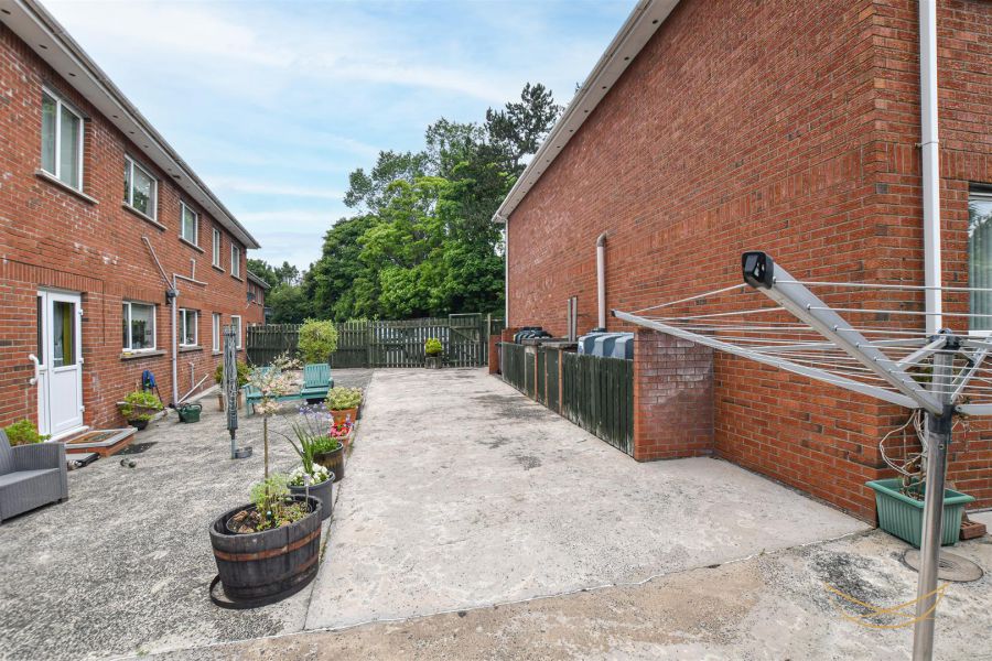 31 Rose Gardens