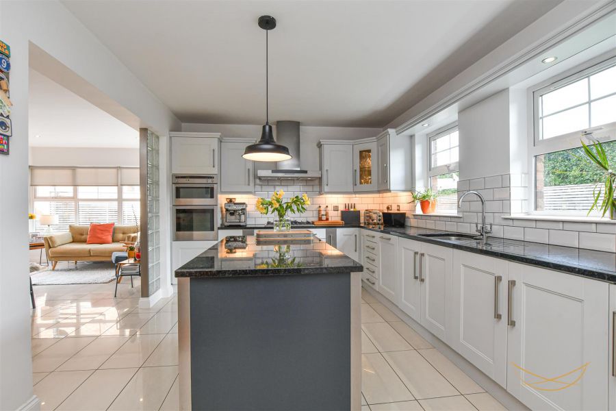 4 Claughlin Manor