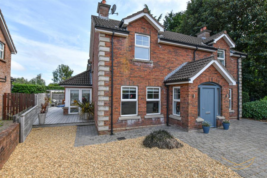 4 Claughlin Manor