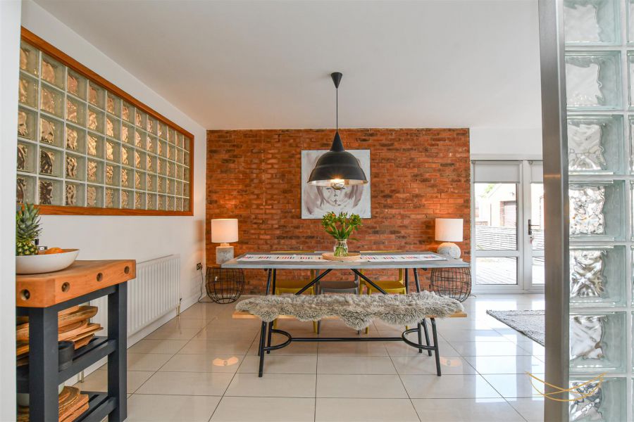 4 Claughlin Manor