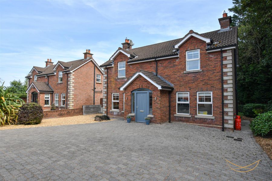 4 Claughlin Manor