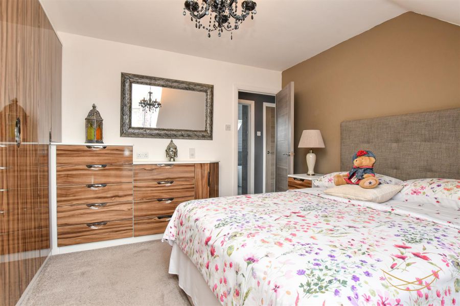 4 Burnet Close