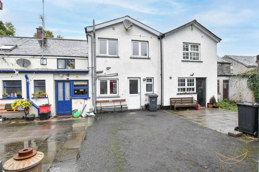 10 Russellstown Road