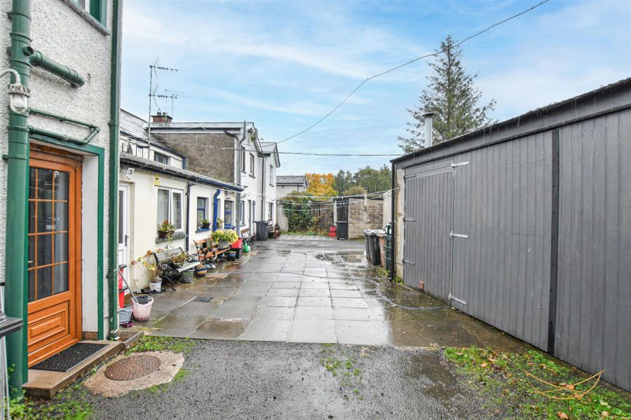 10 Russellstown Road