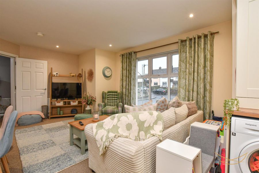 Apt 16, 70-72 Rashee Road