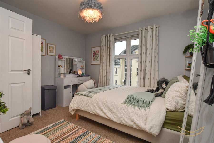 Apt 16, 70-72 Rashee Road