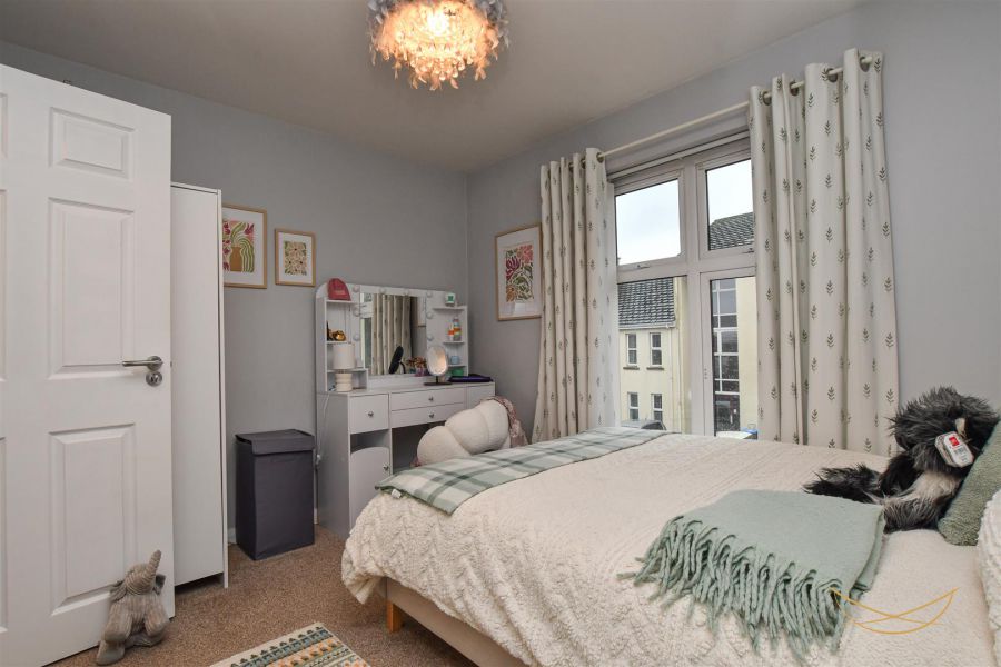 Apt 16, 70-72 Rashee Road