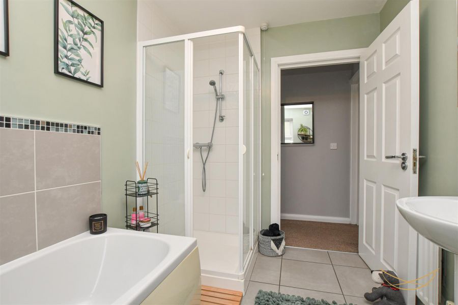 Apt 16, 70-72 Rashee Road