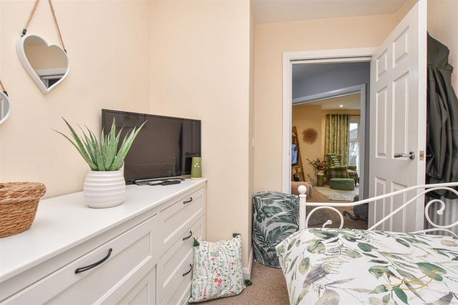 Apt 16, 70-72 Rashee Road