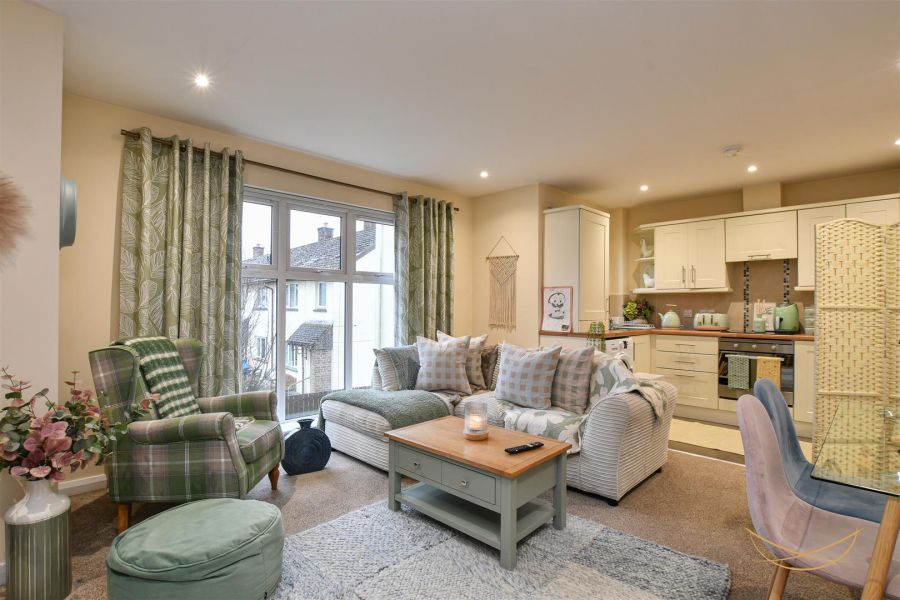 Apt 16, 70-72 Rashee Road