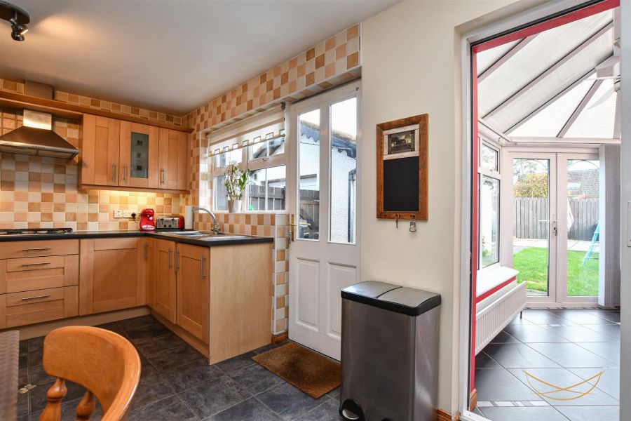 10 Huntingdale Crescent