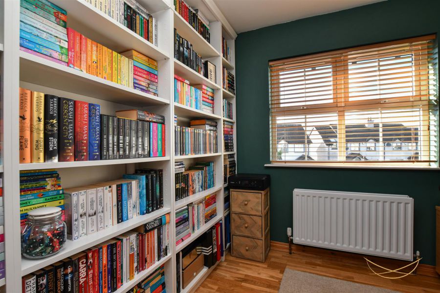 10 Huntingdale Crescent