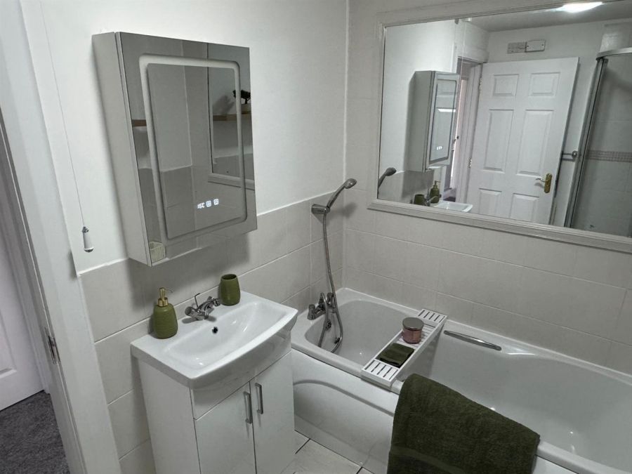 6 Lancasterian Court