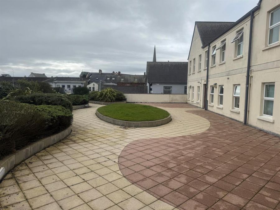 6 Lancasterian Court