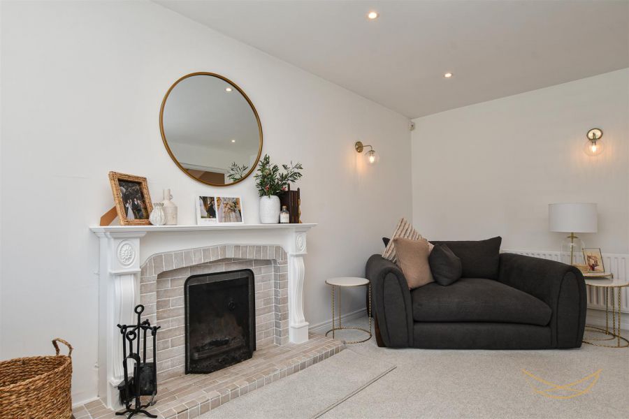 2 Hydepark Close