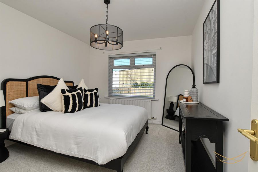 2 Hydepark Close