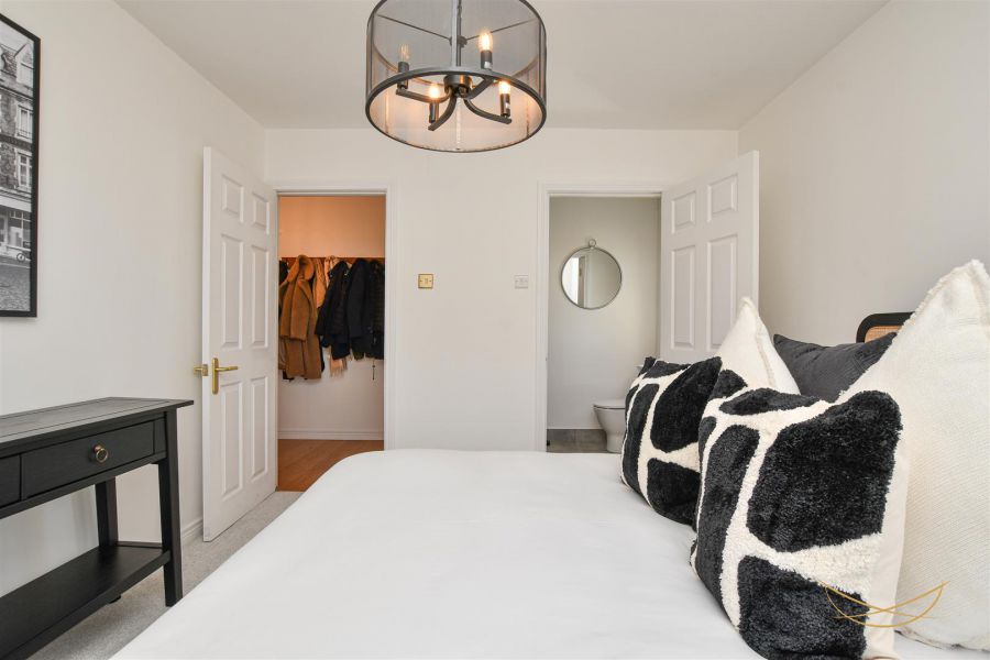 2 Hydepark Close