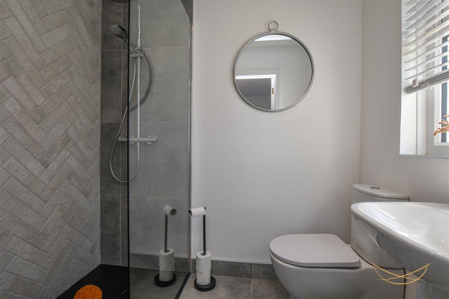 2 Hydepark Close
