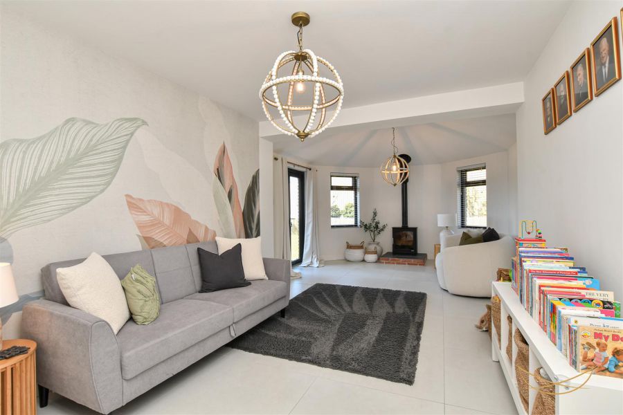 2 Hydepark Close