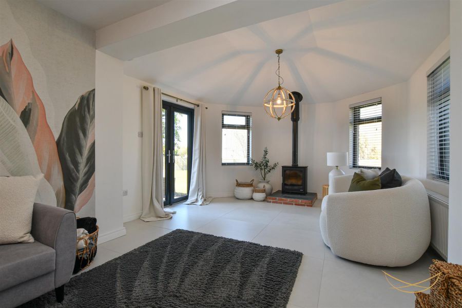 2 Hydepark Close