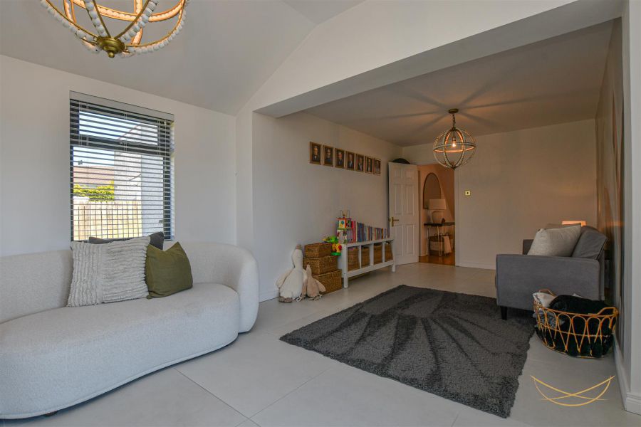 2 Hydepark Close