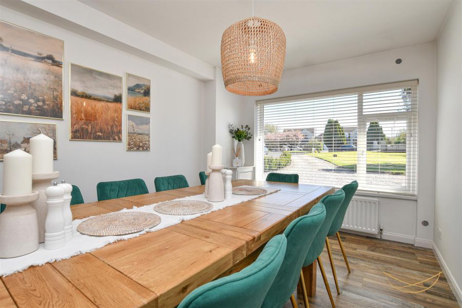 2 Hydepark Close