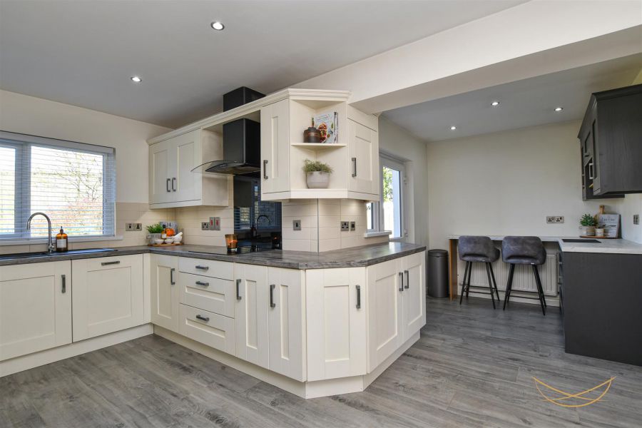 2 Hydepark Close
