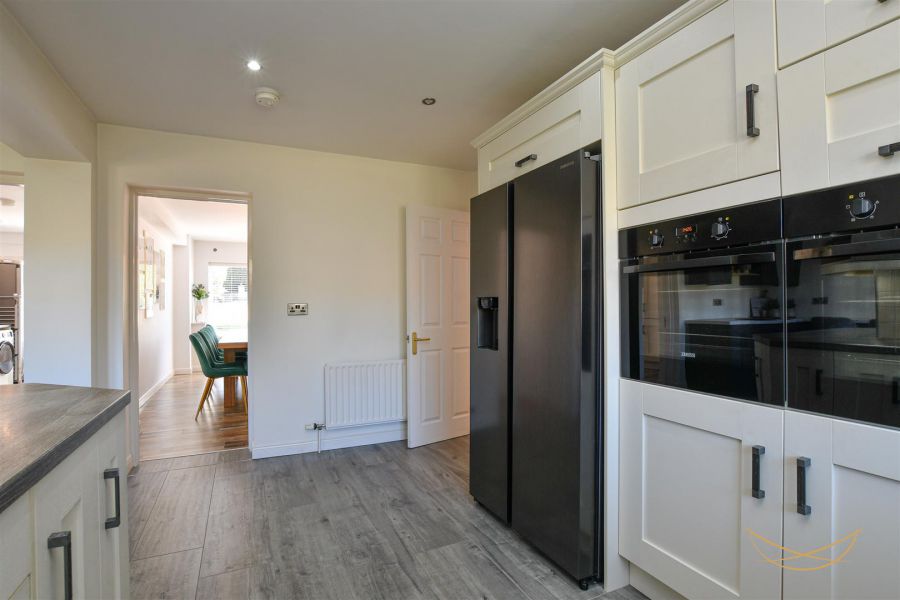 2 Hydepark Close