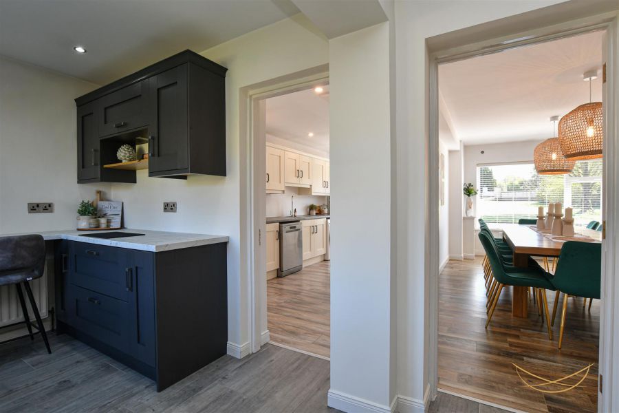 2 Hydepark Close