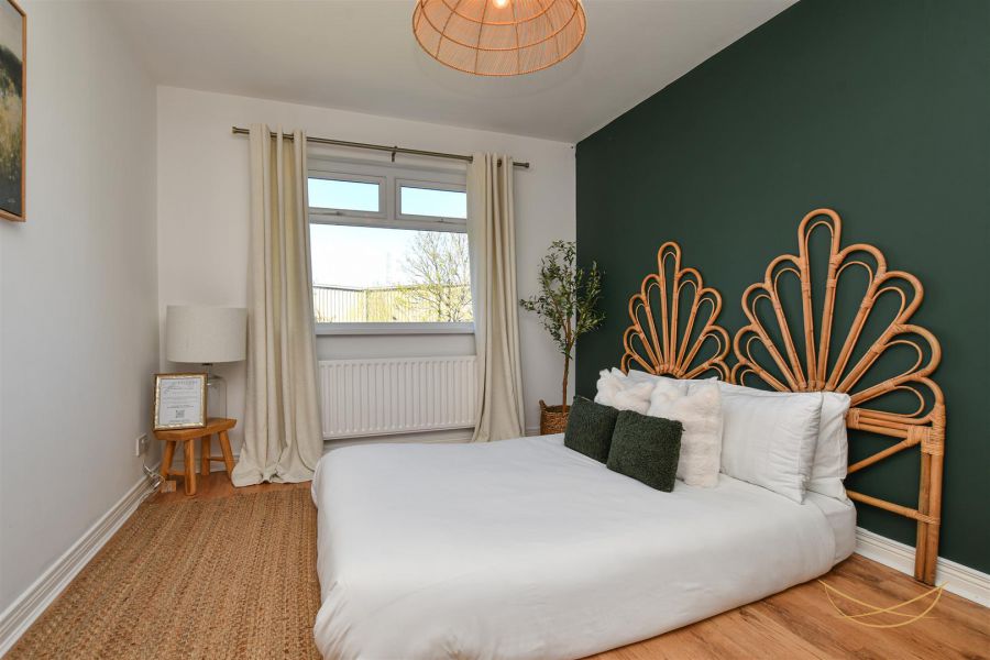 2 Hydepark Close
