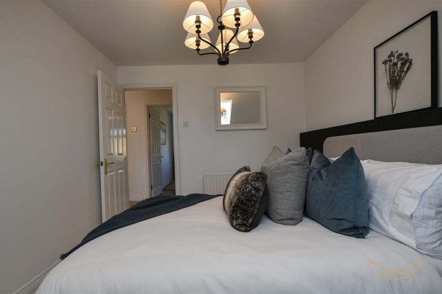 2 Hydepark Close