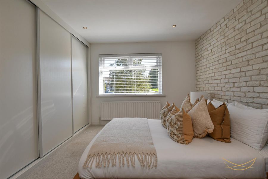 2 Hydepark Close