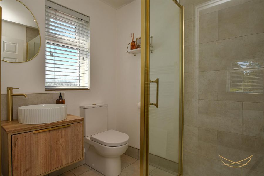 2 Hydepark Close