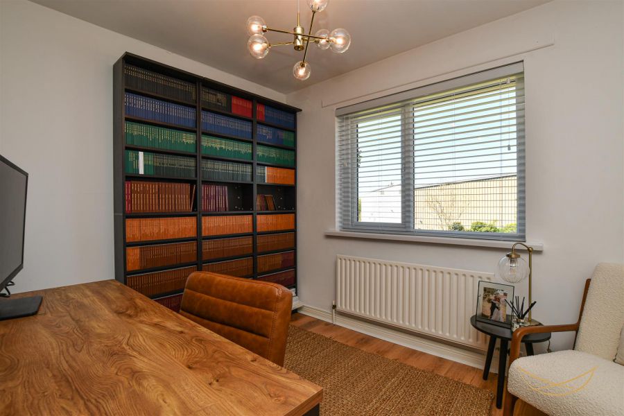 2 Hydepark Close