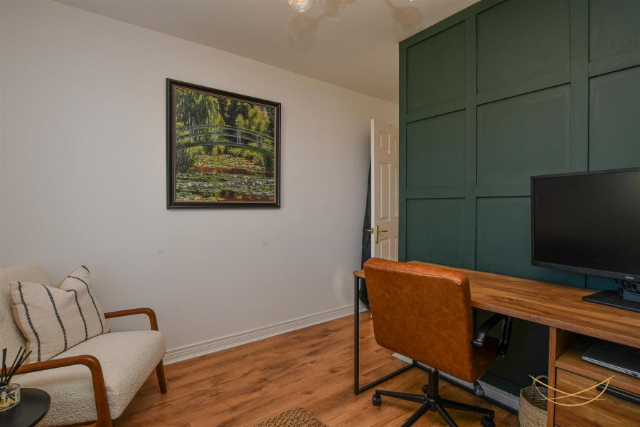 2 Hydepark Close