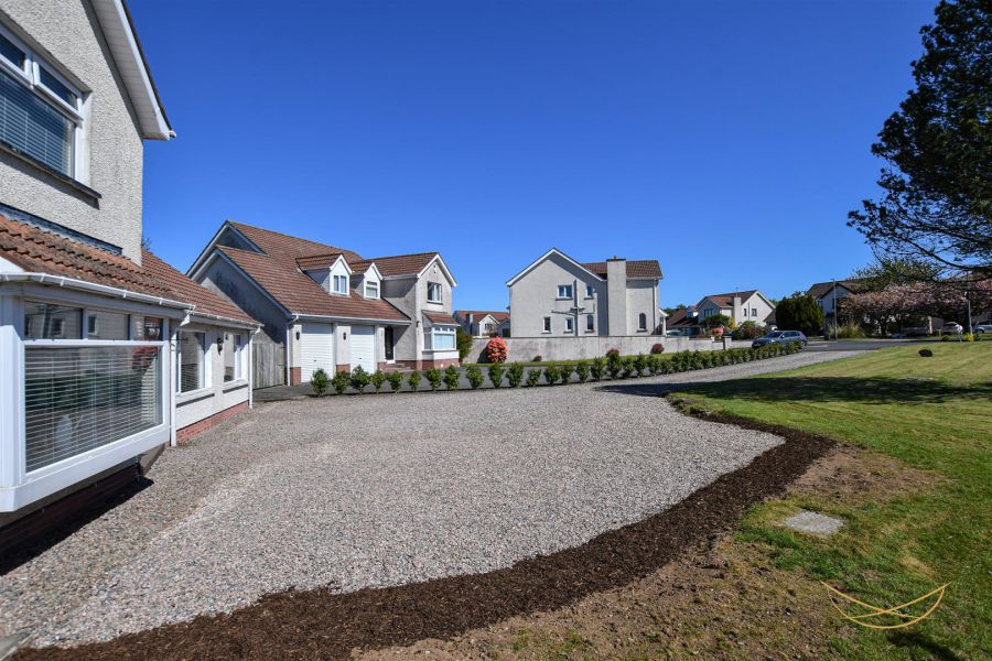 2 Hydepark Close