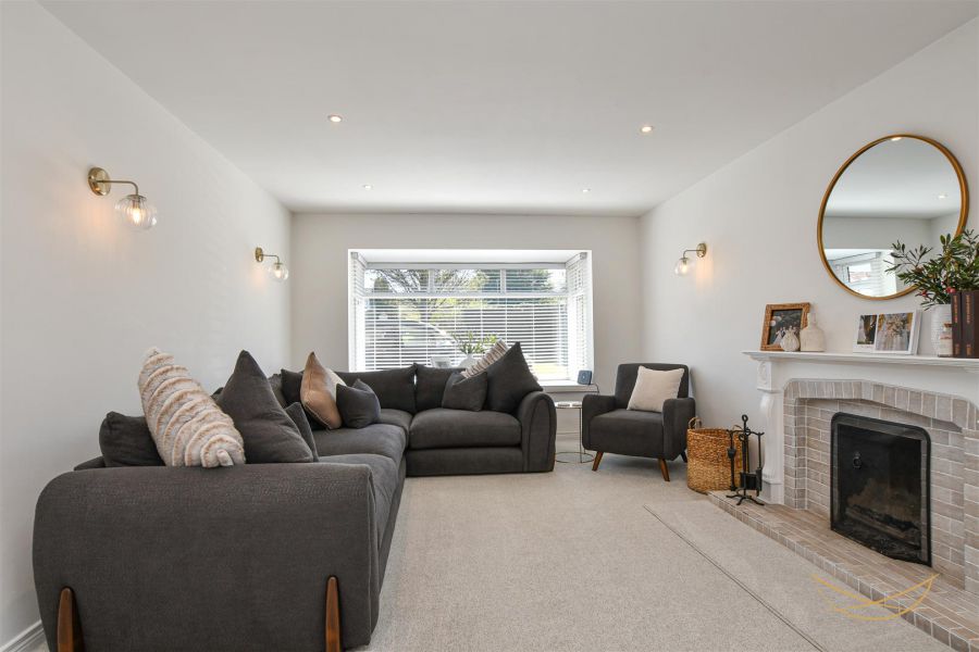 2 Hydepark Close
