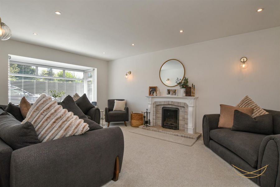 2 Hydepark Close