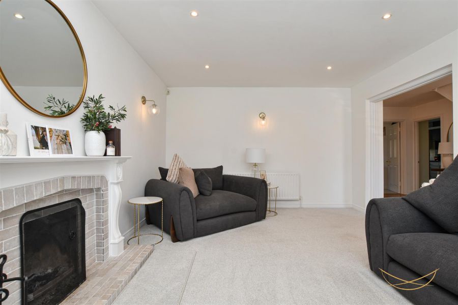 2 Hydepark Close