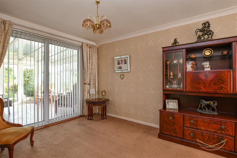 4 Lyndhurst Drive