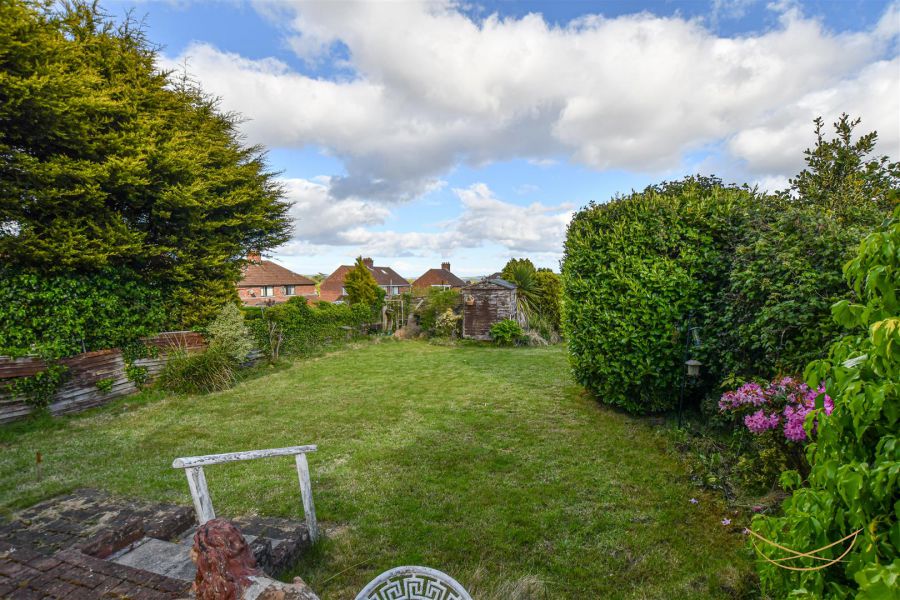 4 Lyndhurst Drive
