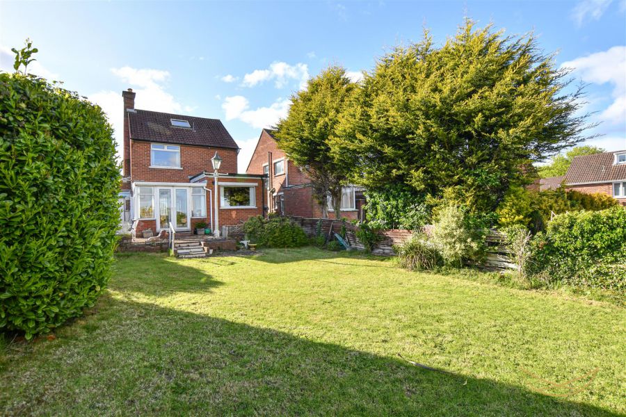 4 Lyndhurst Drive