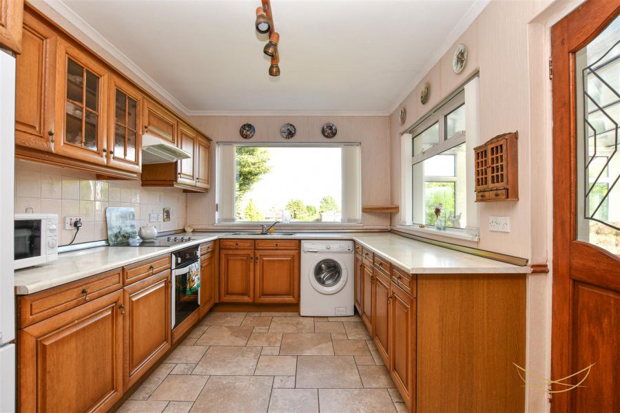 4 Lyndhurst Drive