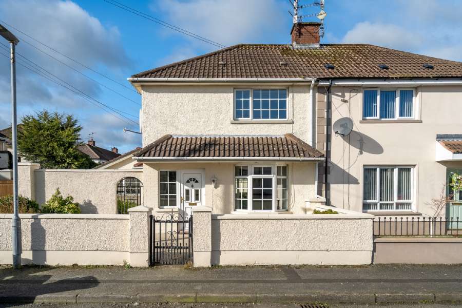 8 Pearse Gardens, strabane, BT82 9AS