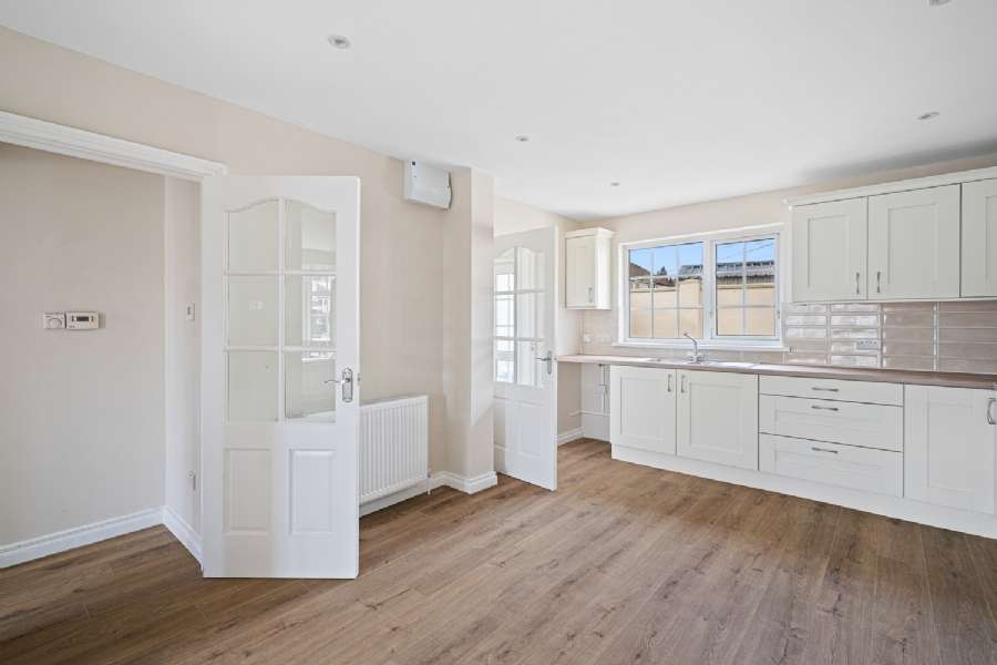 8 Pearse Gardens