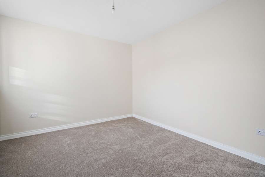 8 Pearse Gardens