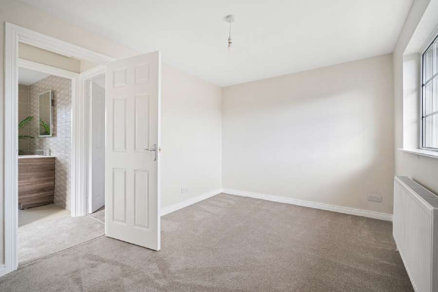 8 Pearse Gardens