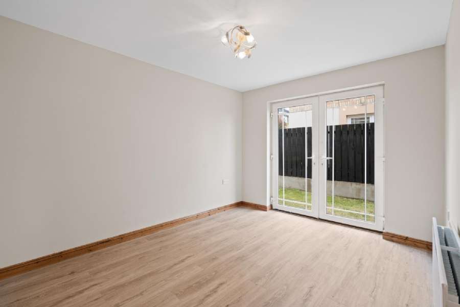 10 Danton Manor
