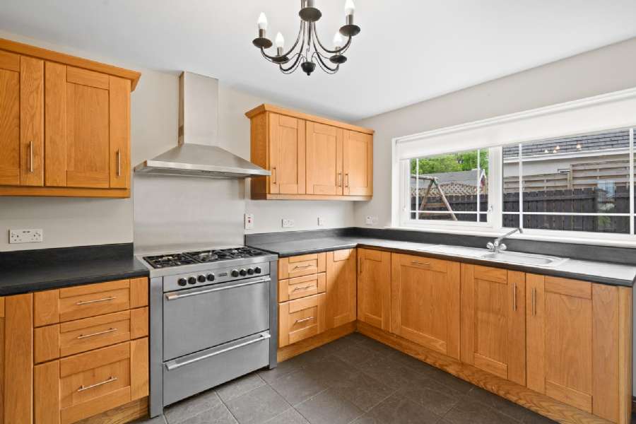 10 Danton Manor